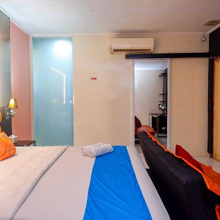 Sans Hotel International Surabaya Gubeng Luaran gambar