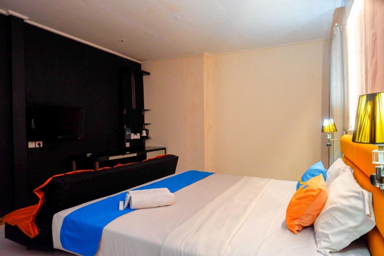 Sans Hotel International Surabaya Gubeng Luaran gambar