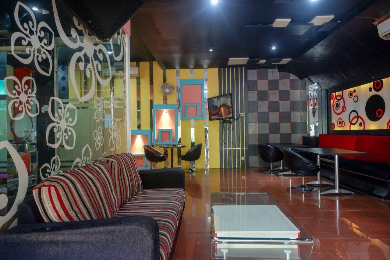Sans Hotel International Surabaya Gubeng Luaran gambar