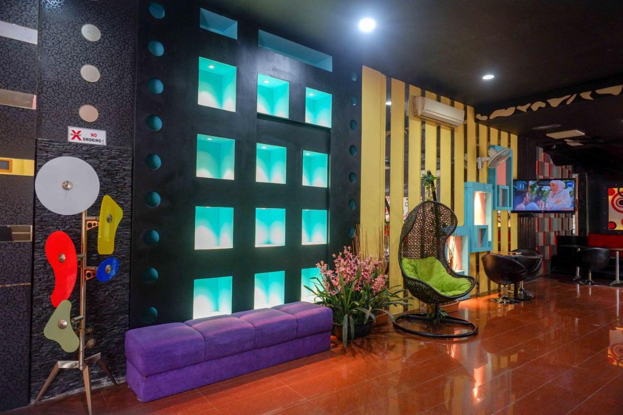 Sans Hotel International Surabaya Gubeng Luaran gambar