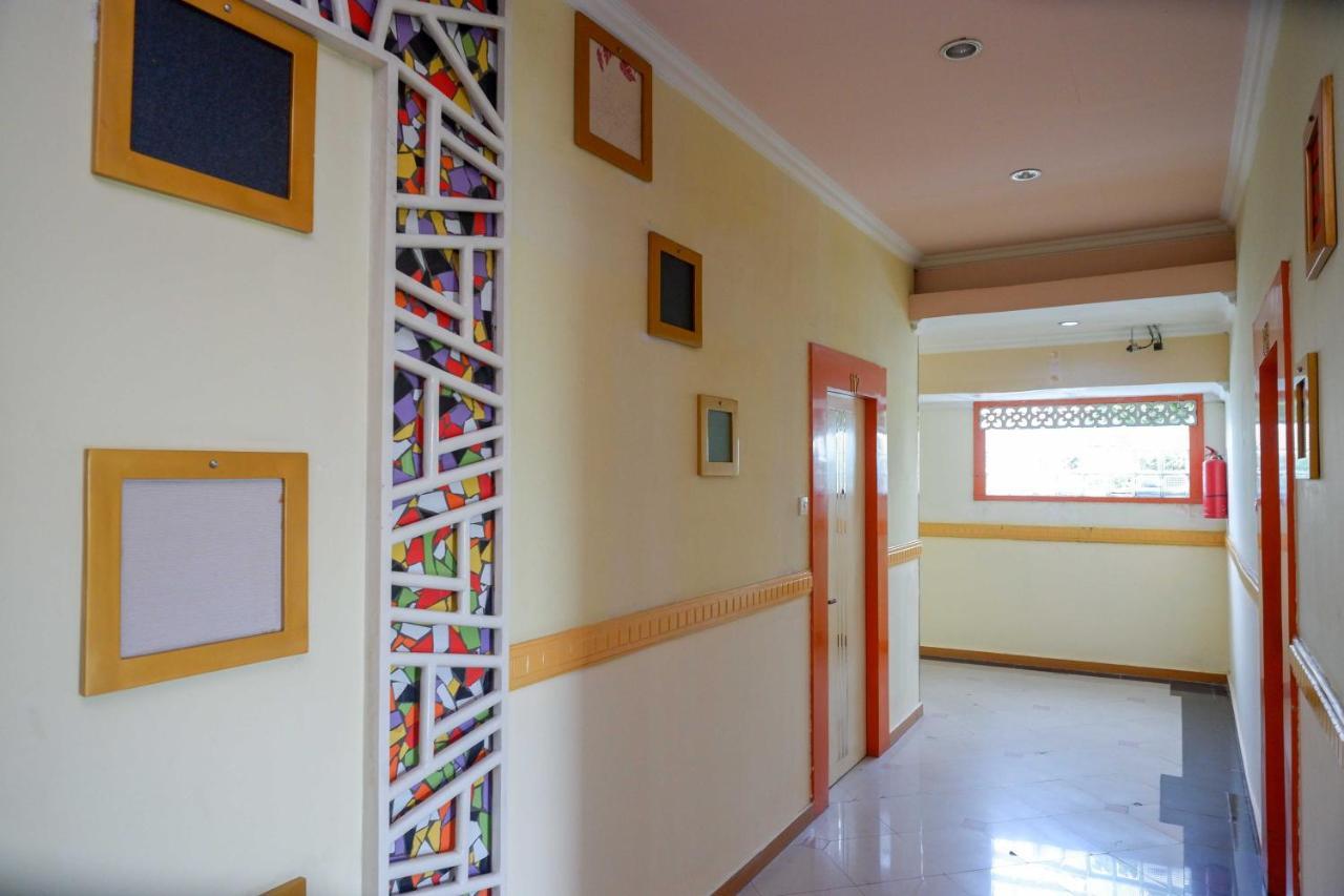 Sans Hotel International Surabaya Gubeng Luaran gambar