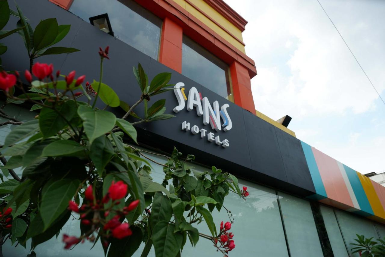 Sans Hotel International Surabaya Gubeng Luaran gambar